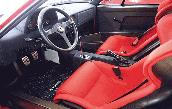 1990 フェラーリ F40 内装